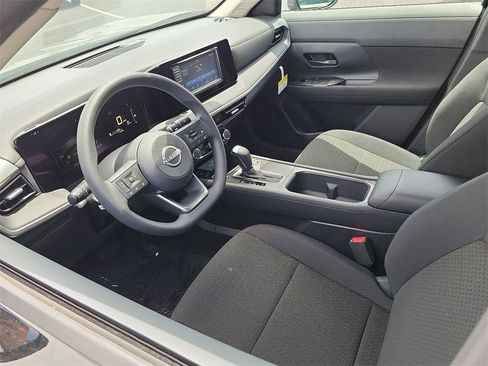 New 2025 Nissan Kicks S image 3