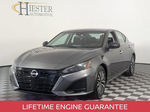 Used 2025 Nissan Altima 2.5 SV FWD image 4