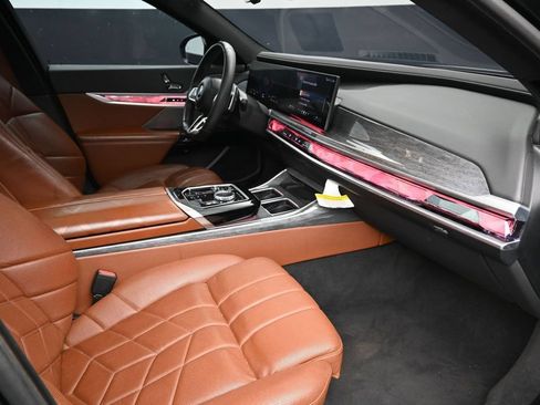 Used 2023 BMW 760i xDrive AWD/4WD image 24