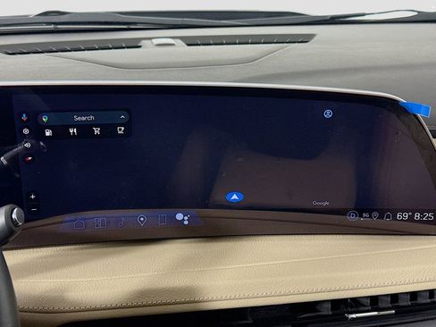 Used 2025 Cadillac XT4 Premium Luxury image 13