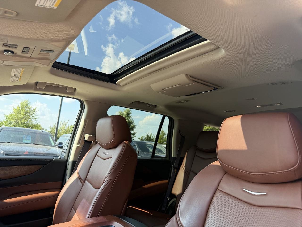 Used 2015 Cadillac Escalade Luxury AWD/4WD image 11
