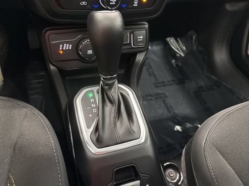 Used 2023 Jeep Renegade Latitude w/ Sun/Sound Group AWD/4WD image 33