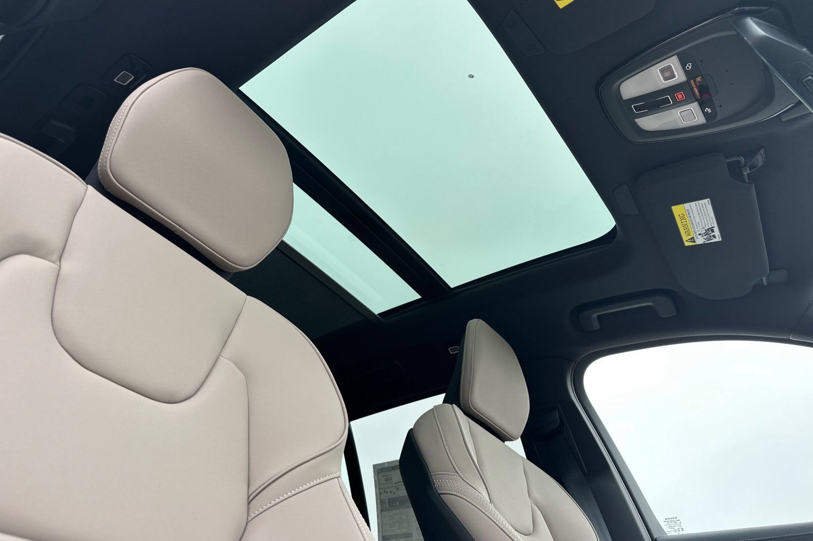 New 2026 Volvo XC90 T8 Plus w/ Protection Package AWD/4WD image 18