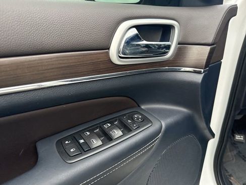 Used 2015 Jeep Grand Cherokee Overland w/ Advanced Technology Group image 19