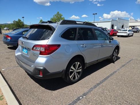 Used 2018 Subaru Outback 3.6R Limited AWD/4WD image 3