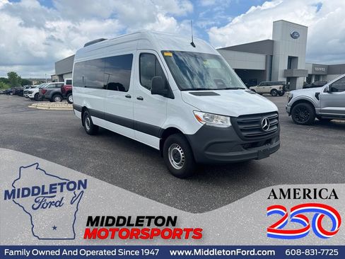 Used 2025 Mercedes-Benz Sprinter 2500 image 1