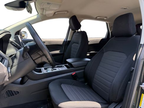 Used 2022 Ford Edge SE w/ Black Appearance Package image 9