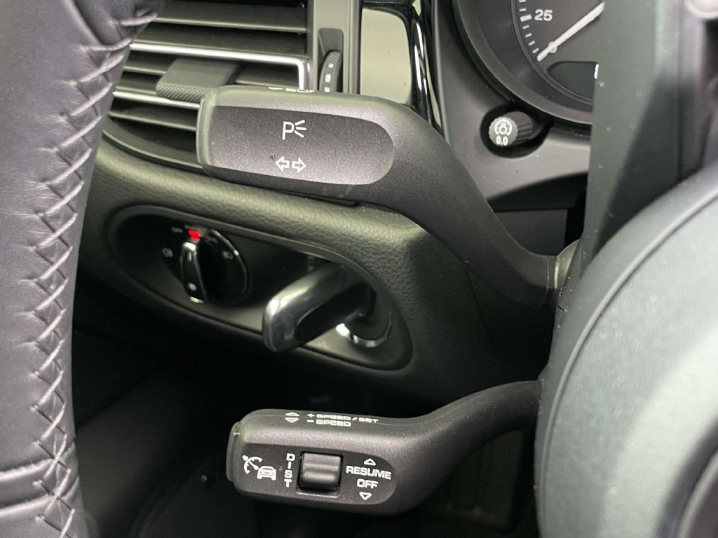 Certified 2025 Porsche Macan Turbo AWD/4WD image 42