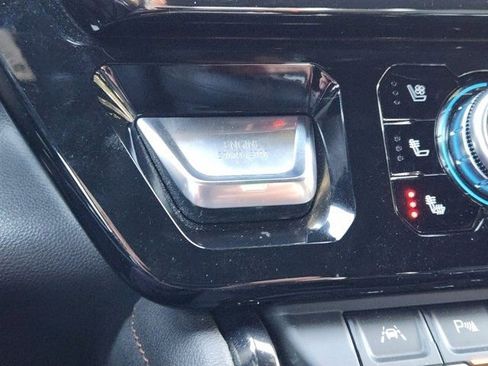 Used 2022 GMC Sierra 1500 AT4 w/ AT4 Premium Package image 8