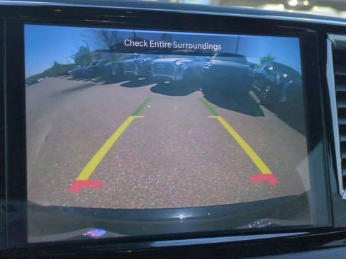 Used 2025 Chrysler Pacifica Select image 20