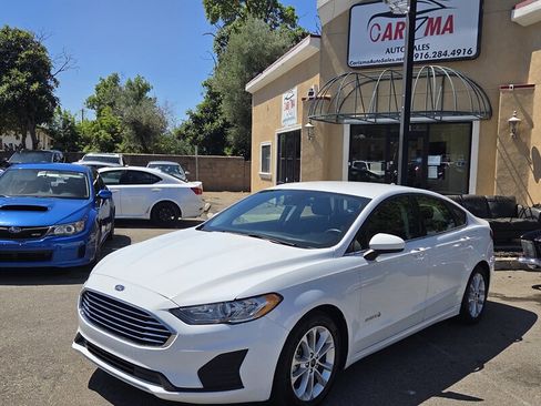 Used 2019 Ford Fusion SE FWD image 1