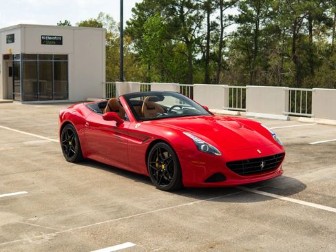 Used 2017 Ferrari California T image 33