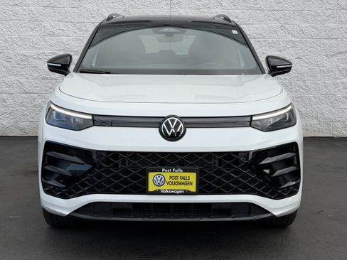 Used 2025 Volkswagen Tiguan SE R-Line AWD/4WD image 2