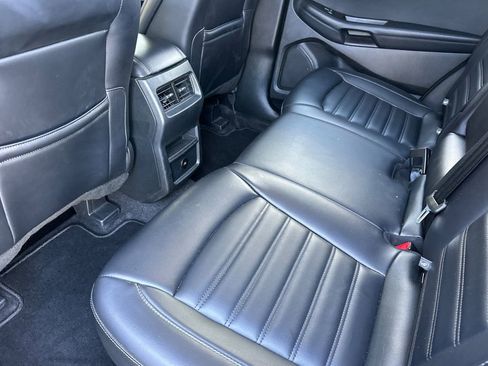 Used 2024 Ford Edge SEL image 11