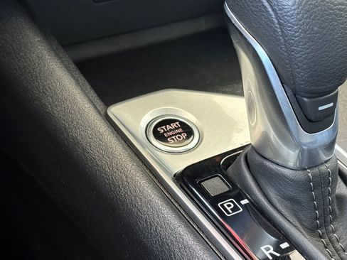 Used 2025 Nissan Altima 2.5 SV FWD image 17
