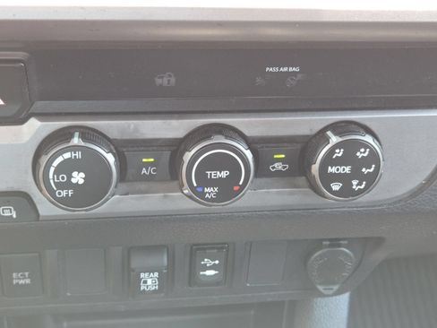 Used 2019 Toyota Tacoma SR5 RWD image 27