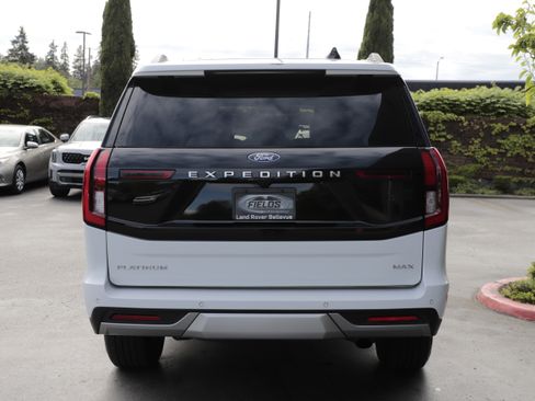 Used 2025 Ford Expedition Max Platinum AWD/4WD image 9
