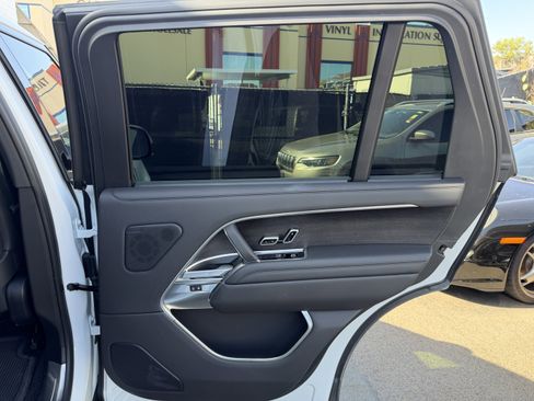 Used 2025 Land Rover Range Rover Long Wheelbase SE image 28