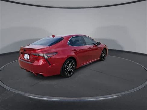Used 2023 Toyota Camry SE image 4