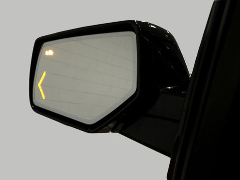 Used 2018 GMC Yukon Denali image 20