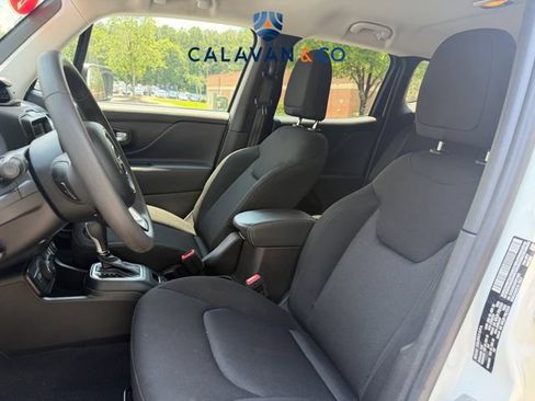 Used 2023 Jeep Renegade Latitude AWD/4WD image 5
