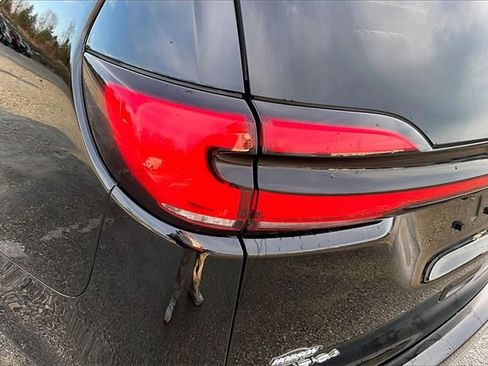 Used 2024 Chrysler Pacifica Touring-L image 30