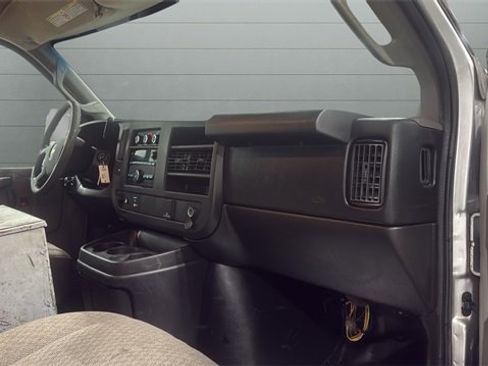 Used 2016 Chevrolet Express 3500 Extended image 31