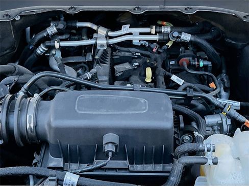 Used 2022 Ford Explorer XLT image 31