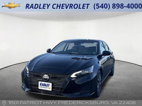 Used 2023 Nissan Altima 2.5 SV image 1