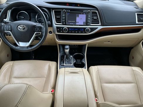 Used 2019 Toyota Highlander Limited Platinum image 15