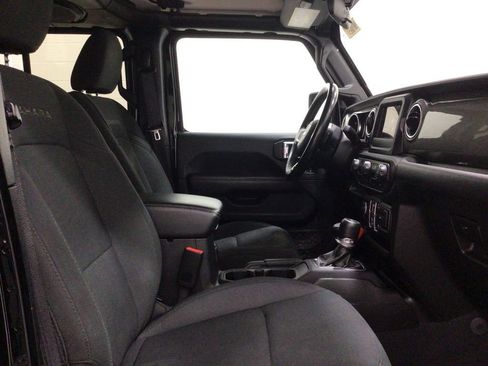 Used 2020 Jeep Wrangler Unlimited Sahara AWD/4WD image 31