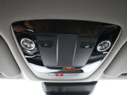 Certified 2025 Kia Seltos EX AWD/4WD image 17