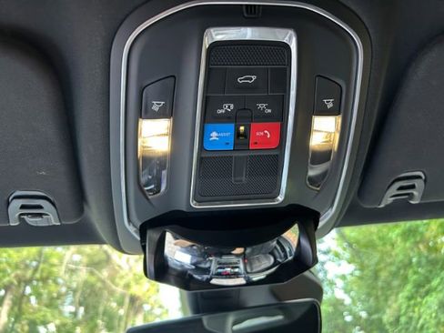 Used 2024 Jeep Wagoneer L Series II image 26