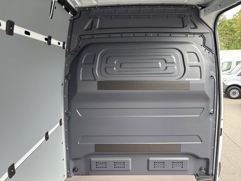 Used 2024 Mercedes-Benz Sprinter 2500 image 15