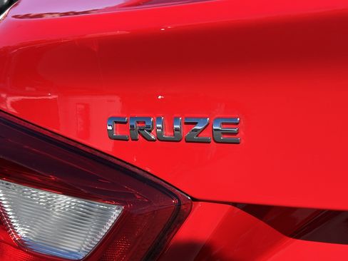 Used 2018 Chevrolet Cruze LS FWD image 9