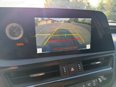 Used 2025 Lexus ES 300h w/ Premium Package FWD image 12