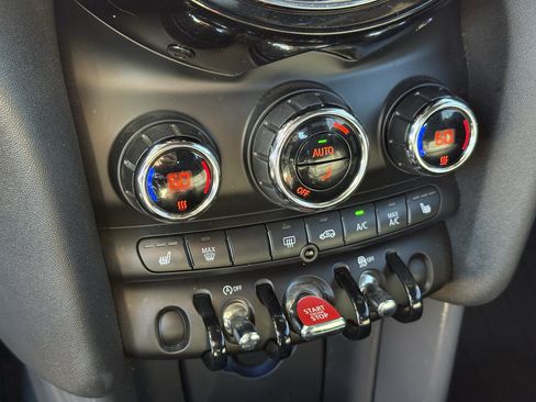 Used 2021 MINI Cooper Convertible w/ 6.5" Touchscreen Package image 22