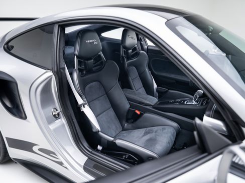 Used 2019 Porsche 911 GT3 RS image 35