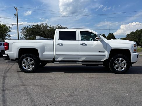 Used 2019 Chevrolet Silverado 2500 LTZ w/ Duramax Plus Package AWD/4WD image 4