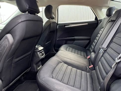 Used 2015 Ford Fusion SE image 10