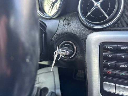 Used 2013 Mercedes-Benz SLK 250 image 27