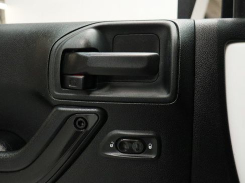 Used 2017 Jeep Wrangler Unlimited Sahara AWD/4WD image 20