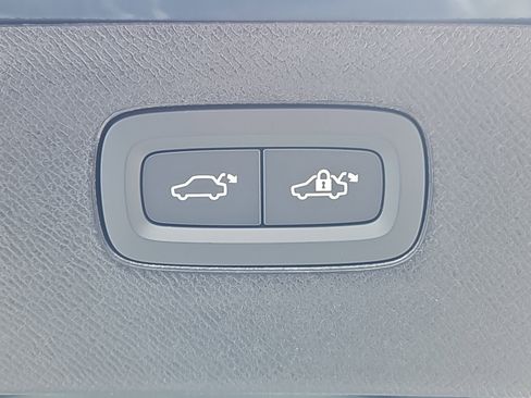 New 2026 Volvo XC90 B6 Plus w/ Protection Package Premier image 13