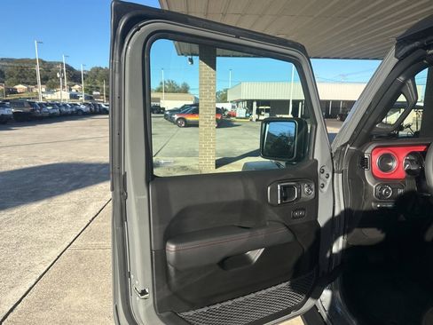 Used 2023 Jeep Wrangler Unlimited Rubicon 4xe image 16