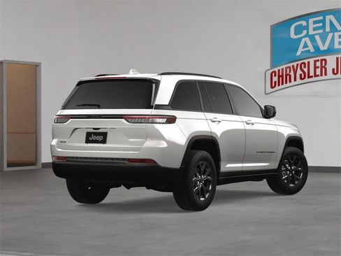 New 2025 Jeep Grand Cherokee Altitude image 5