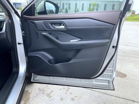 Used 2023 Nissan Rogue SV w/ SV Premium B Package AWD/4WD image 17