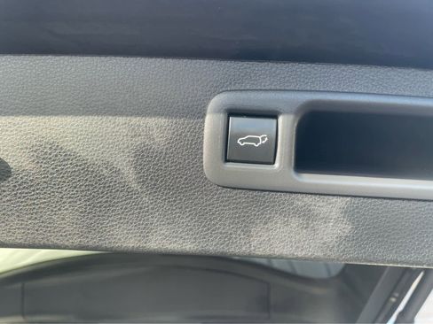 Used 2023 Toyota Highlander XLE image 11