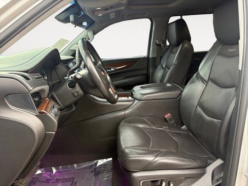 Used 2018 Cadillac Escalade ESV Luxury image 2