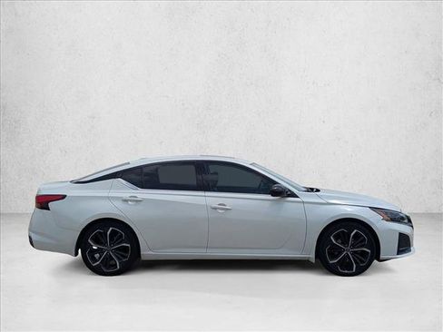Used 2023 Nissan Altima 2.5 SR w/ SR Premium Package FWD image 4