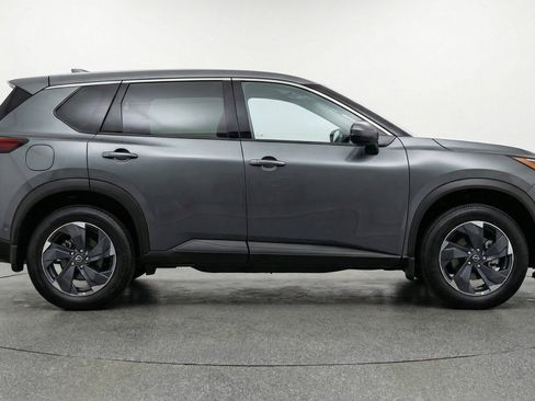 Used 2025 Nissan Rogue SV FWD image 11